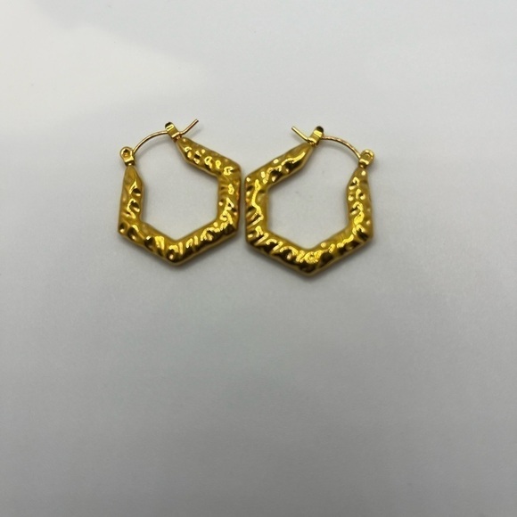 Mid Gold Hoop  earrings - Picture 5 of 7